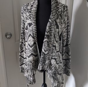 Romeo + Juliet black and white fringe open front cardigan, size small